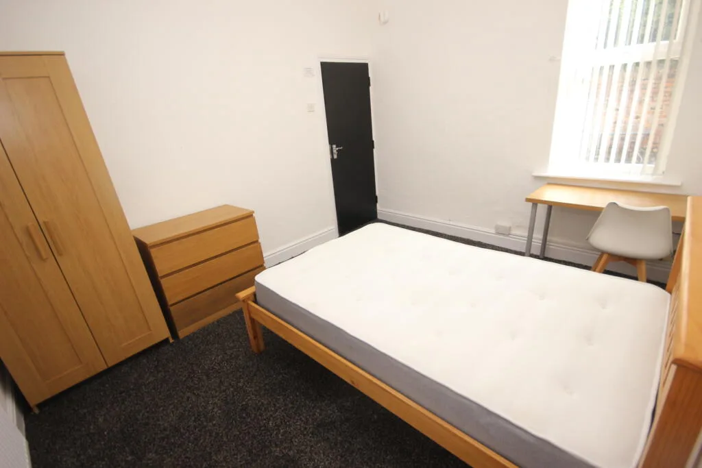 7 bedroom terraced house for rent