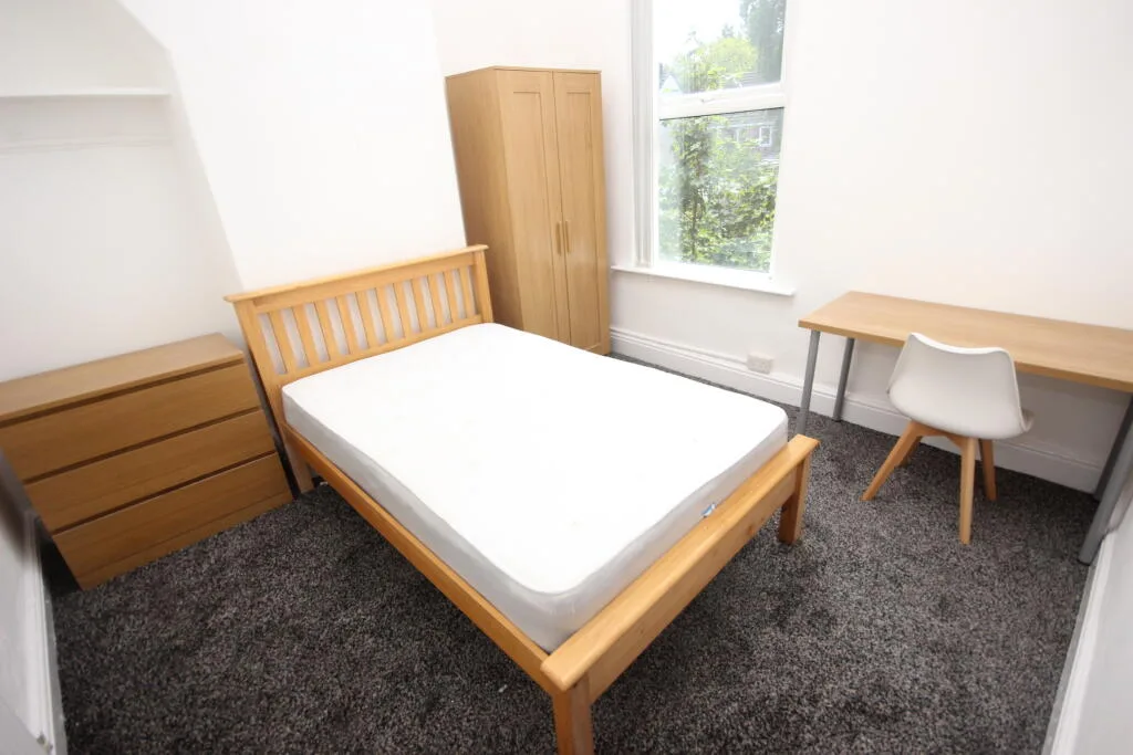 7 bedroom terraced house for rent