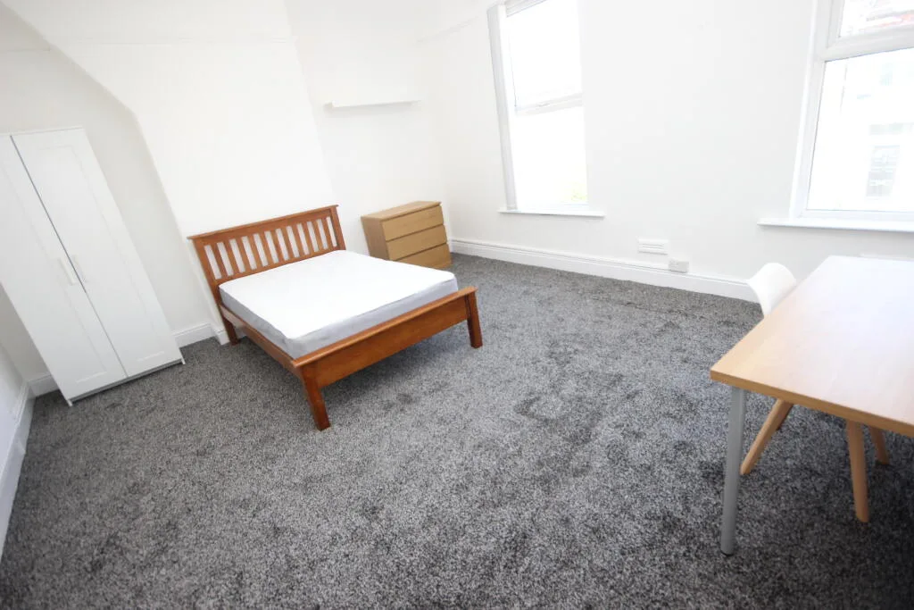 7 bedroom terraced house for rent