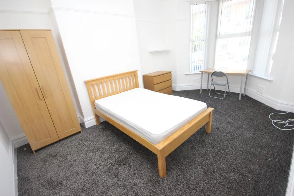 7 bedroom terraced house for rent