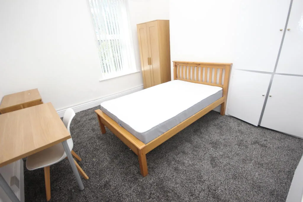 7 bedroom terraced house for rent