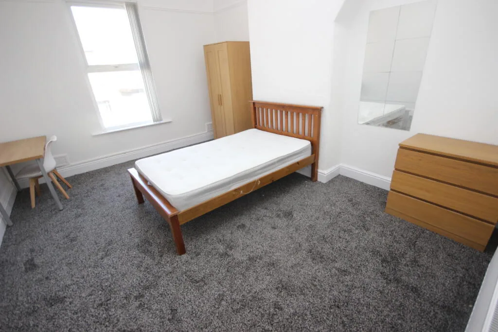 7 bedroom terraced house for rent