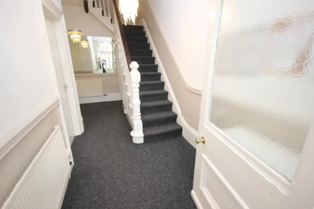 6 bedroom terraced house for rent