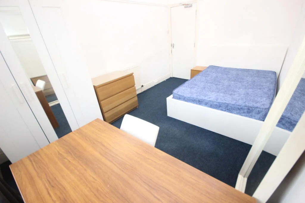 6 bedroom terraced house for rent