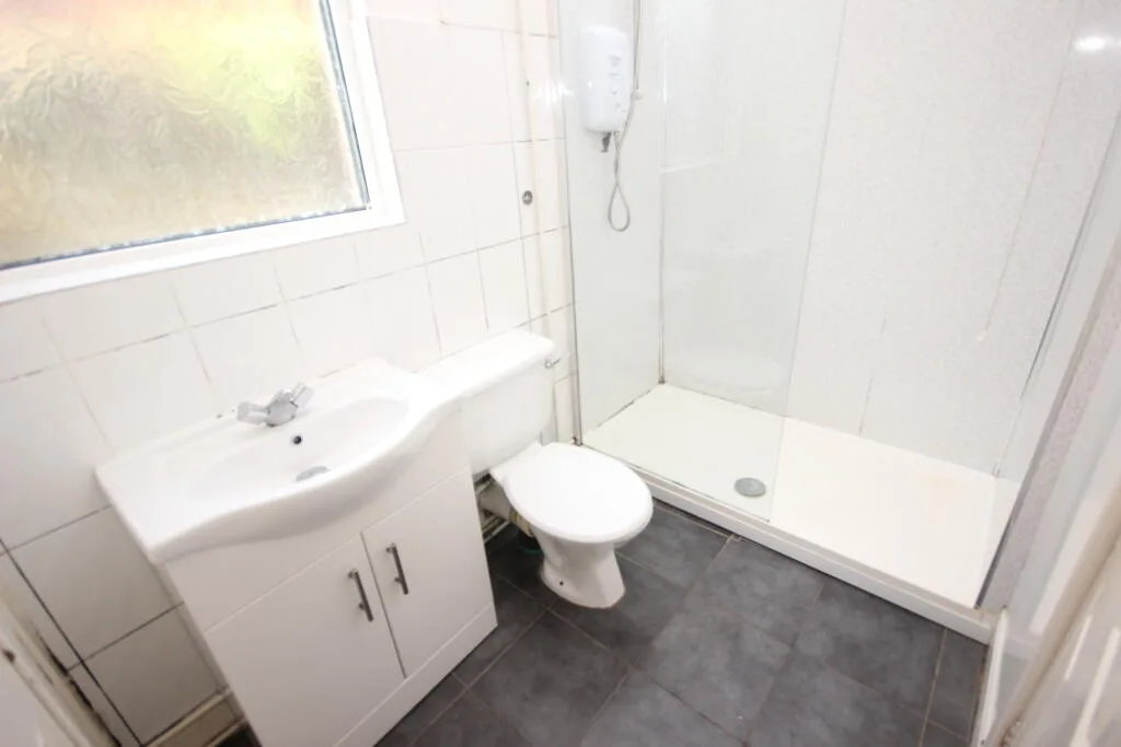 6 bedroom terraced house for rent