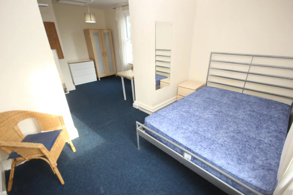6 bedroom terraced house for rent