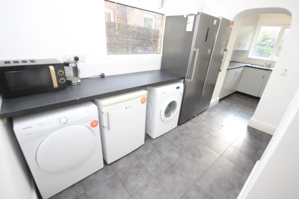 6 bedroom terraced house for rent