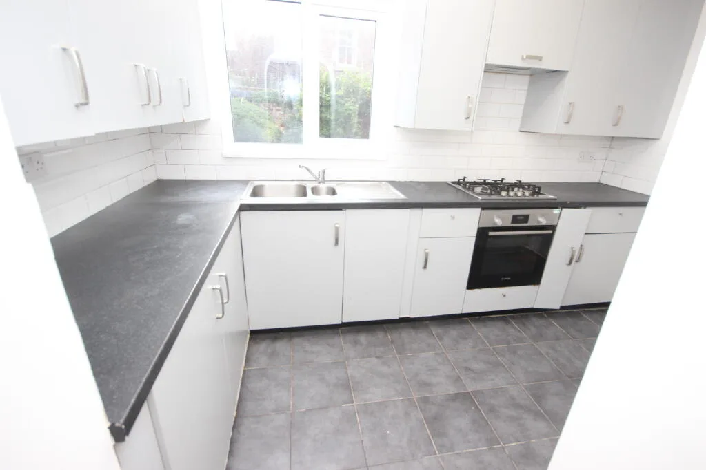 6 bedroom terraced house for rent
