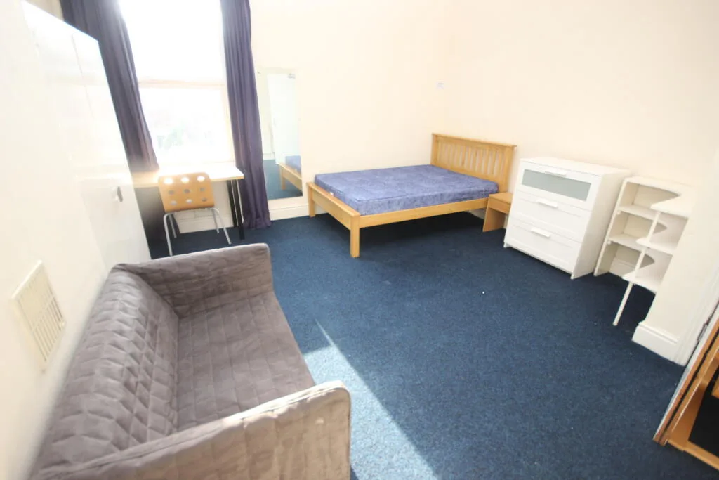 6 bedroom terraced house for rent