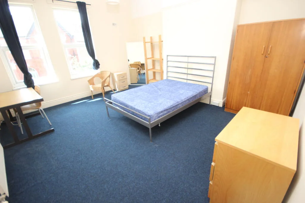 6 bedroom terraced house for rent
