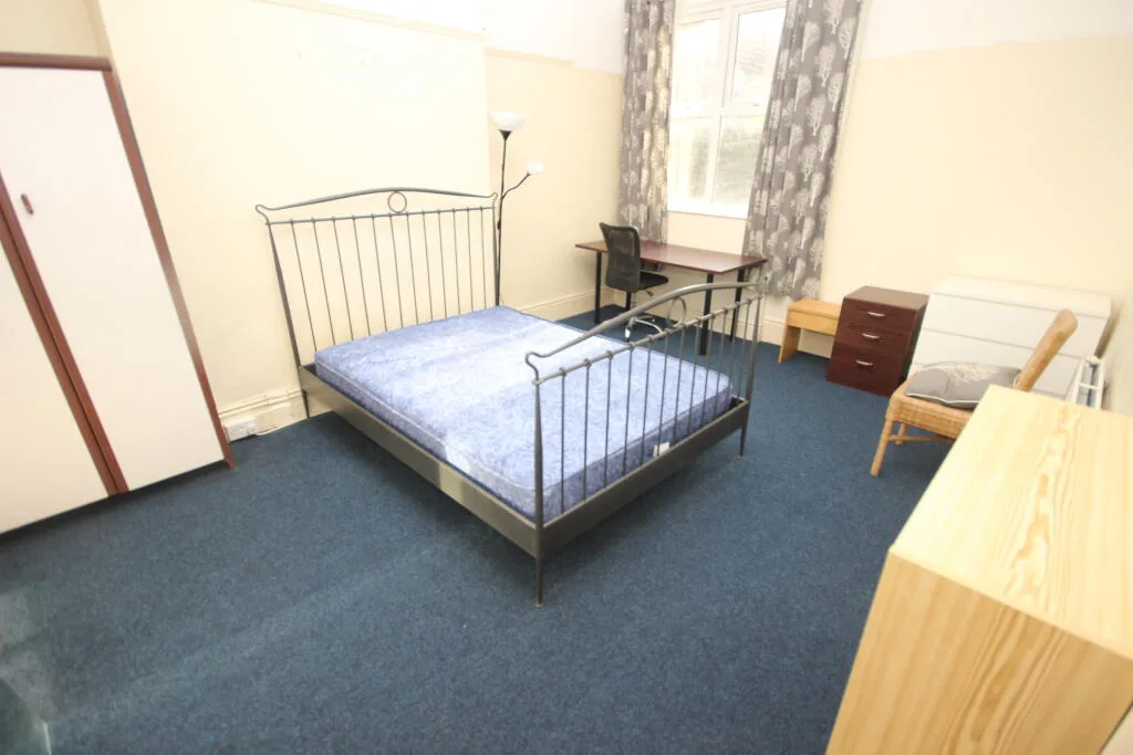 6 bedroom terraced house for rent