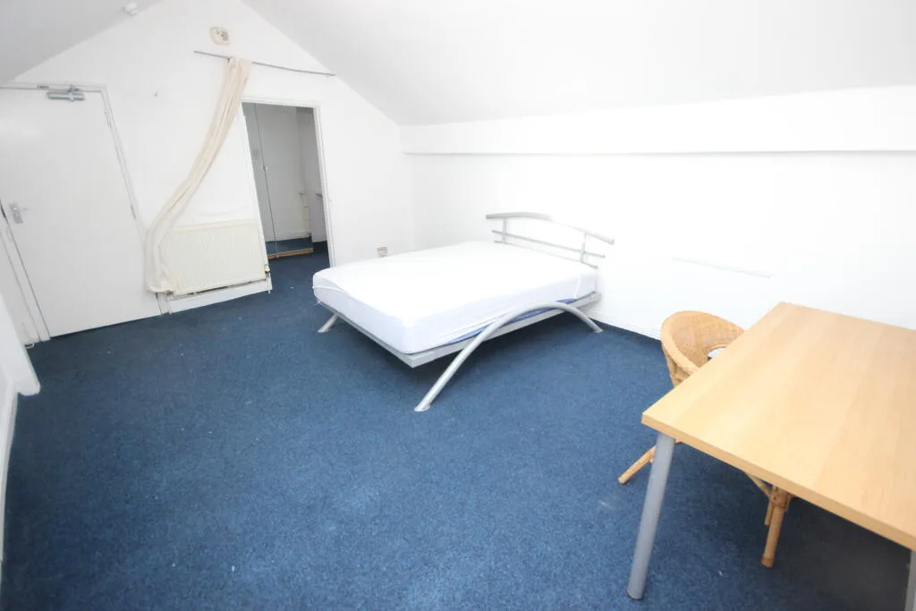 6 bedroom terraced house for rent