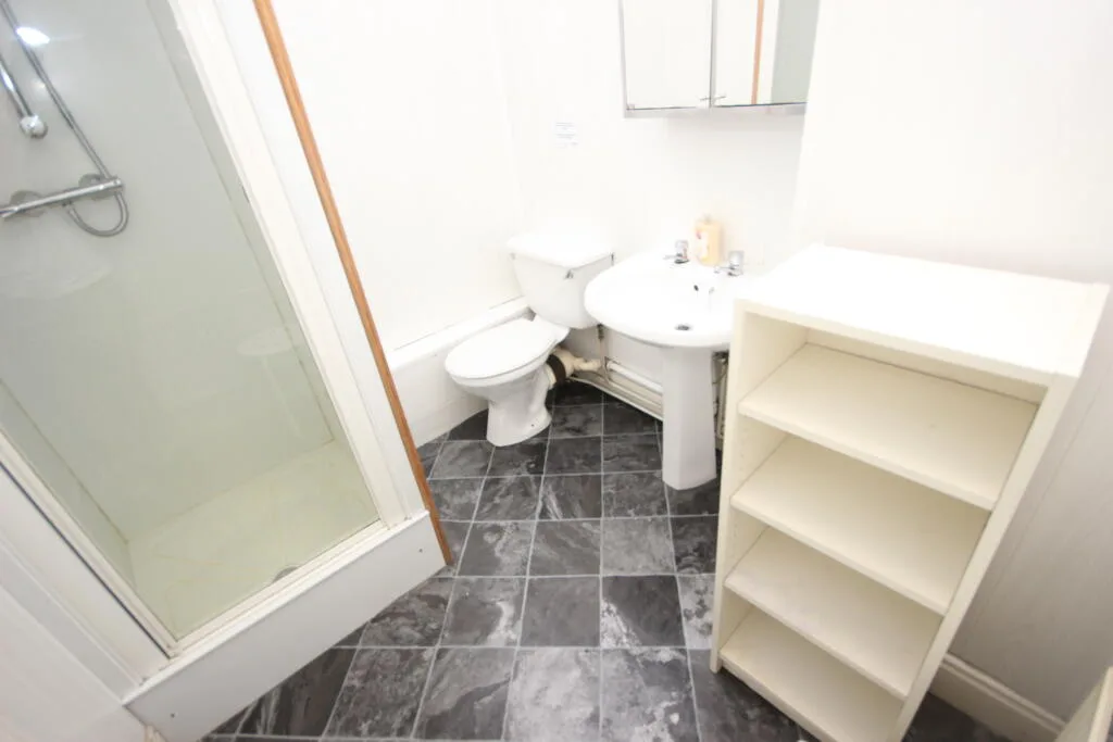 6 bedroom terraced house for rent