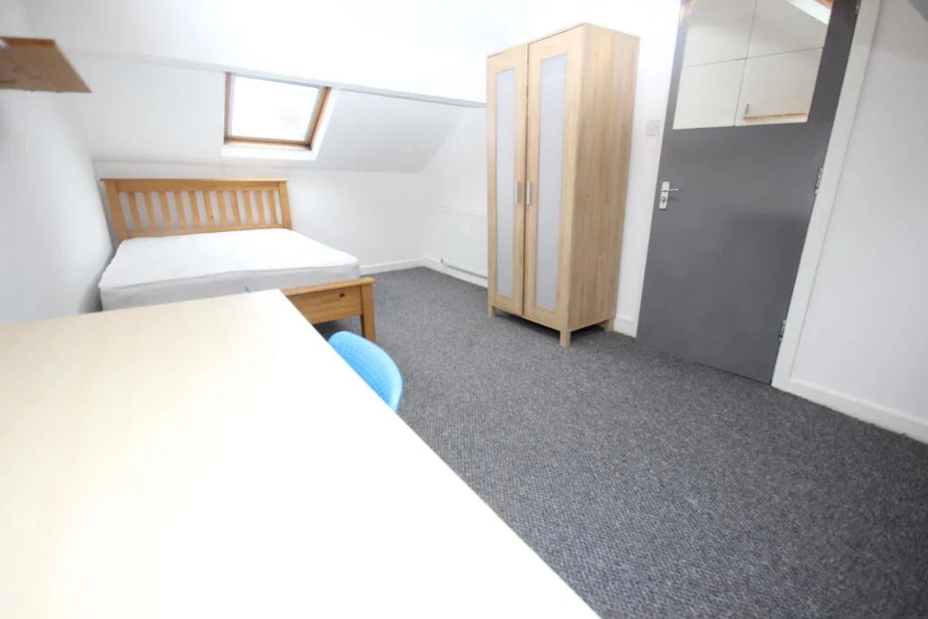 7 bedroom terraced house for rent