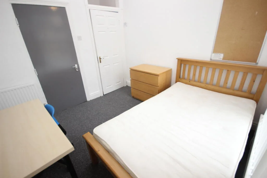 7 bedroom terraced house for rent