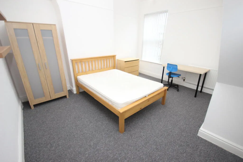 7 bedroom terraced house for rent