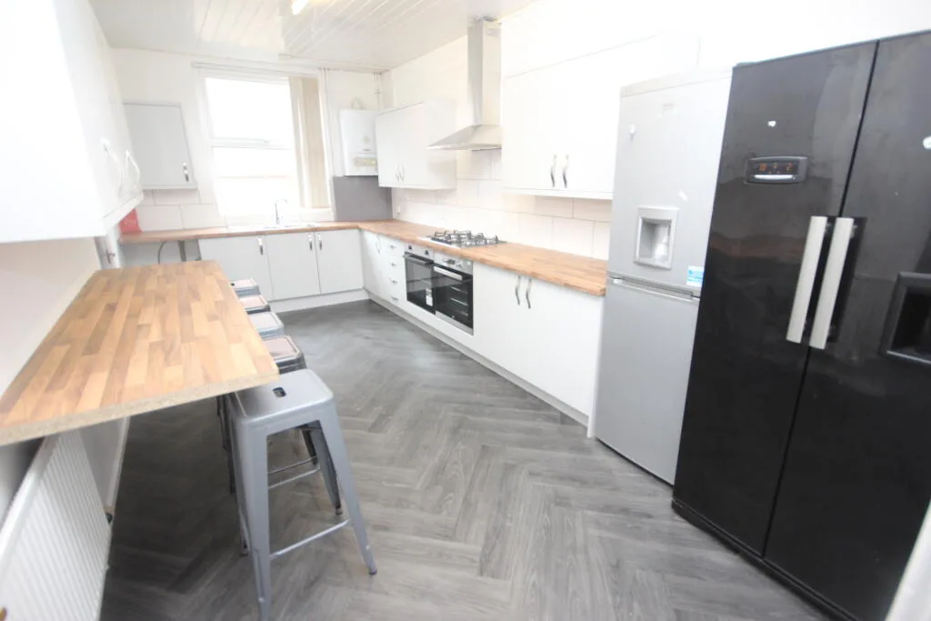 7 bedroom terraced house for rent