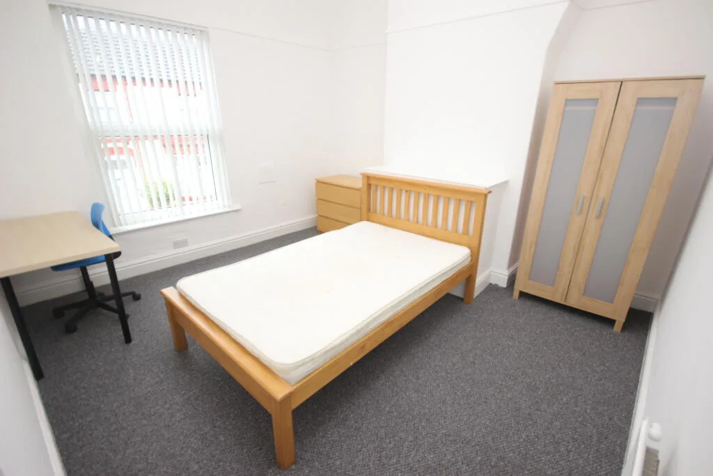 7 bedroom terraced house for rent