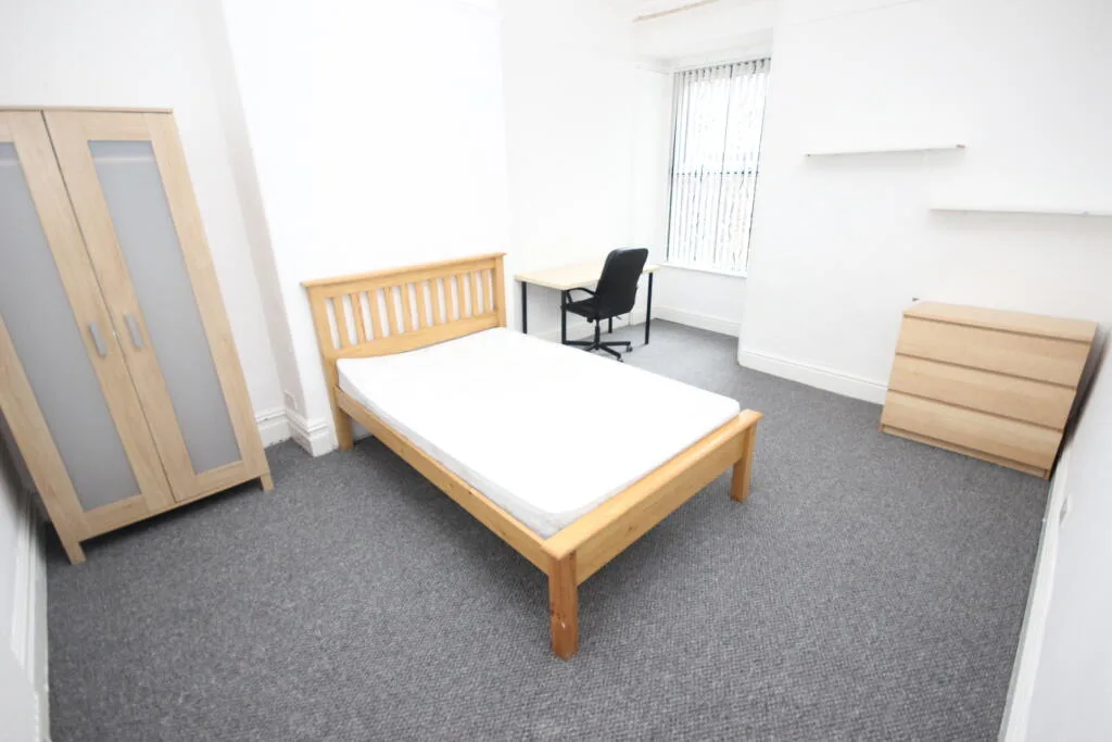 7 bedroom terraced house for rent