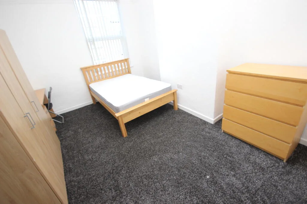 5 bedroom terraced house for rent