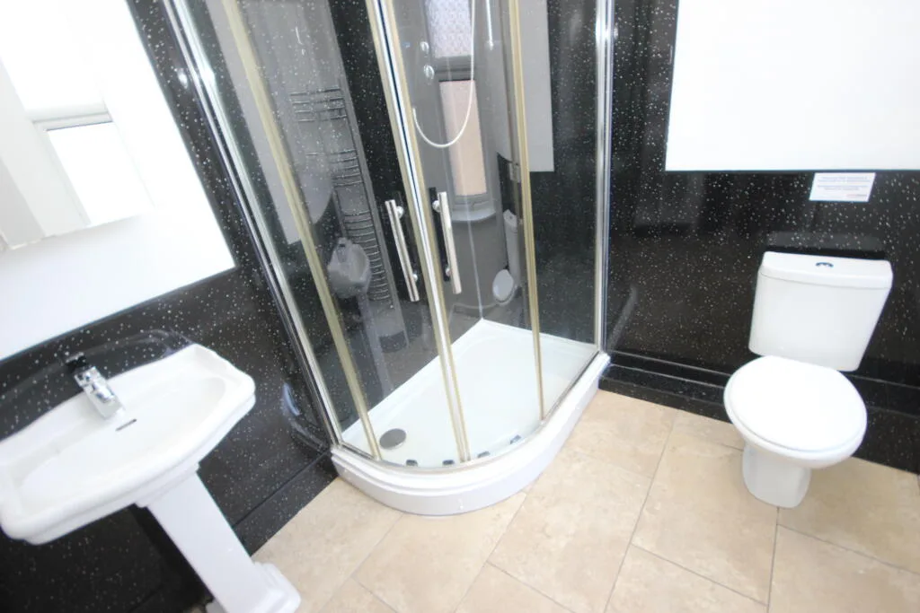 5 bedroom terraced house for rent