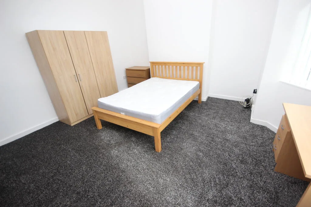 5 bedroom terraced house for rent