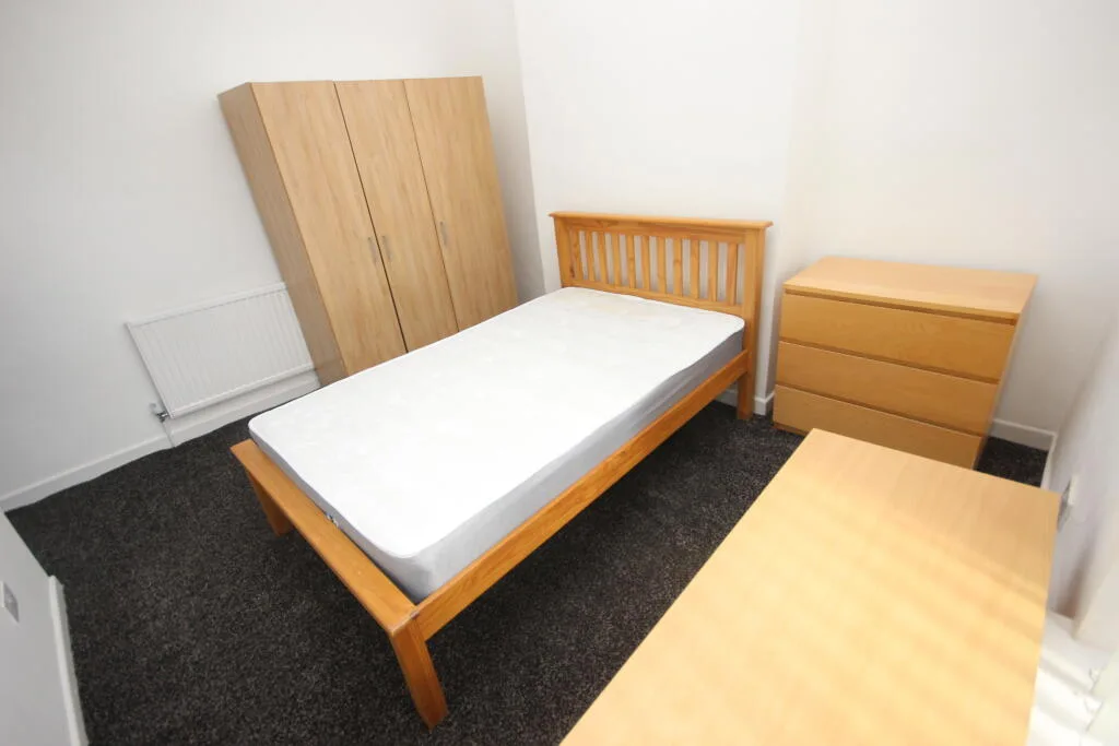 5 bedroom terraced house for rent