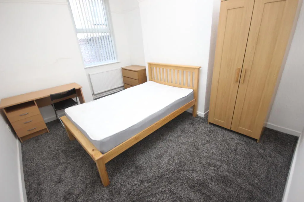 5 bedroom terraced house for rent