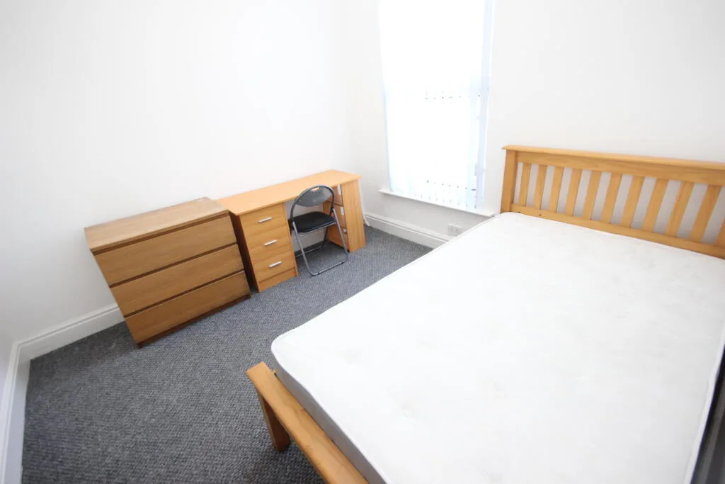 5 bedroom terraced house for rent