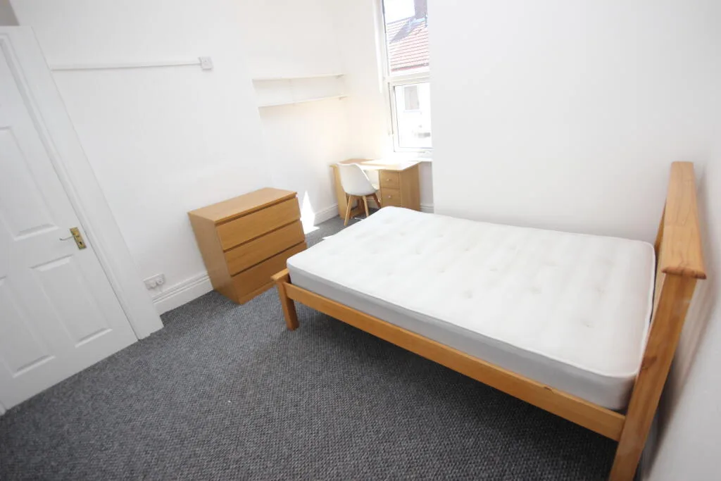 5 bedroom terraced house for rent