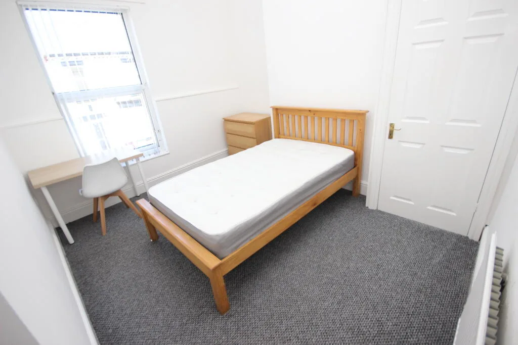 5 bedroom terraced house for rent