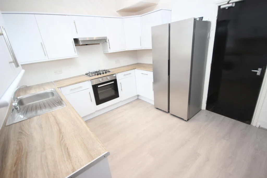 5 bedroom terraced house for rent