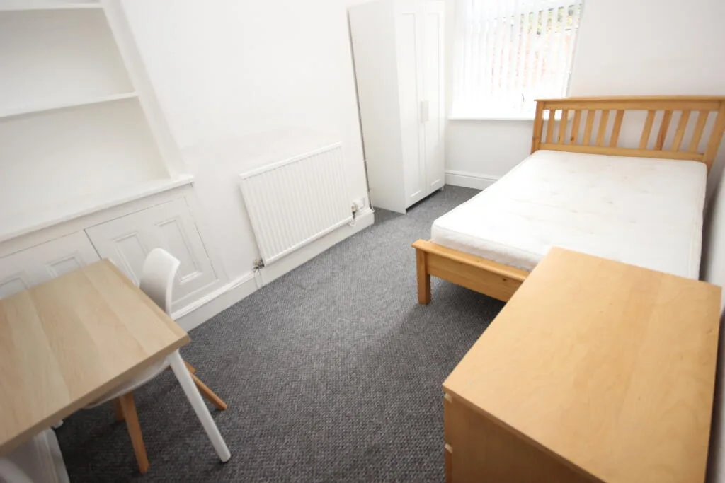 5 bedroom terraced house for rent