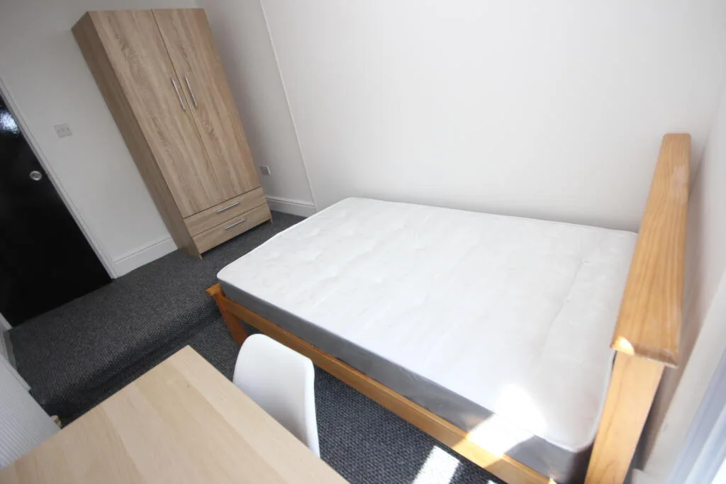 5 bedroom terraced house for rent