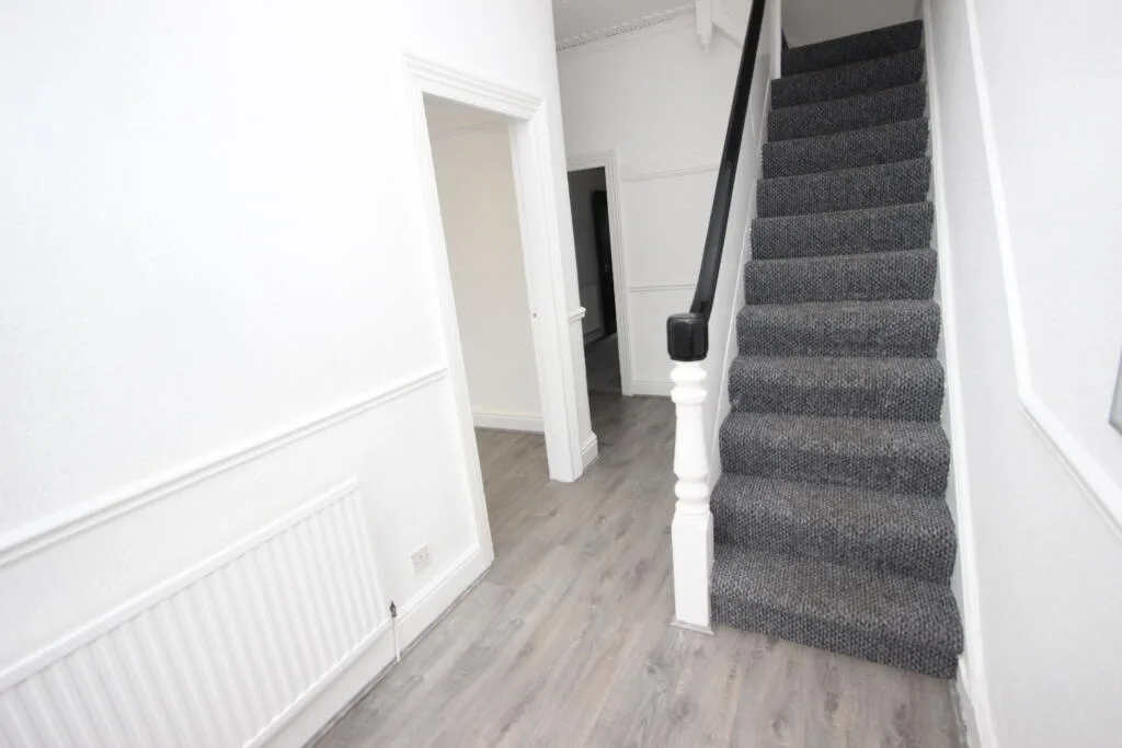 5 bedroom terraced house for rent