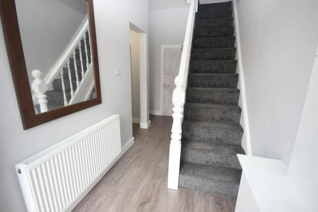 5 bedroom terraced house for rent