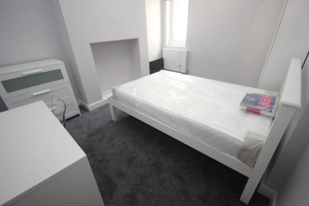 5 bedroom terraced house for rent