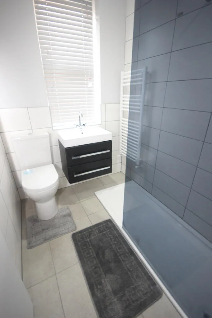 5 bedroom terraced house for rent