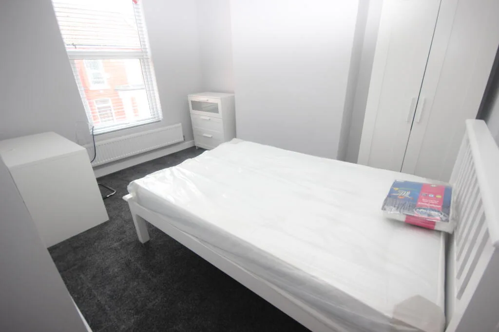 5 bedroom terraced house for rent