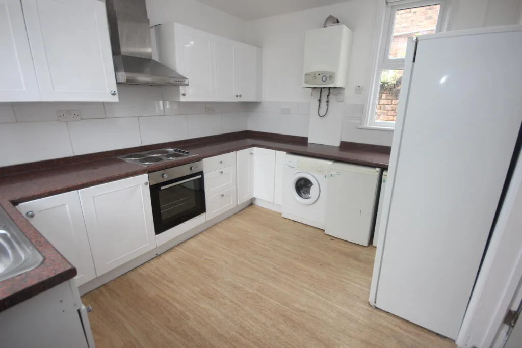 5 bedroom terraced house for rent