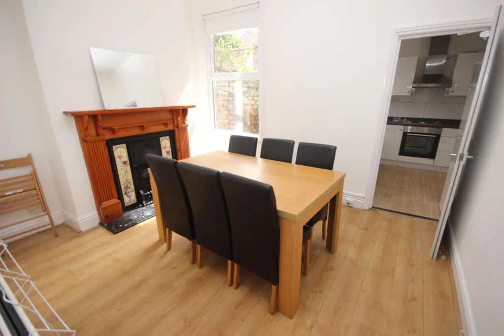 5 bedroom terraced house for rent
