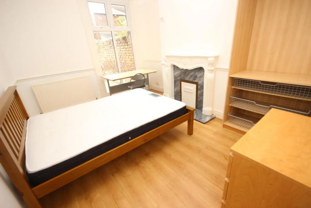 5 bedroom terraced house for rent