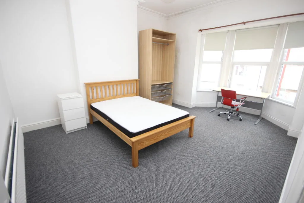 5 bedroom terraced house for rent