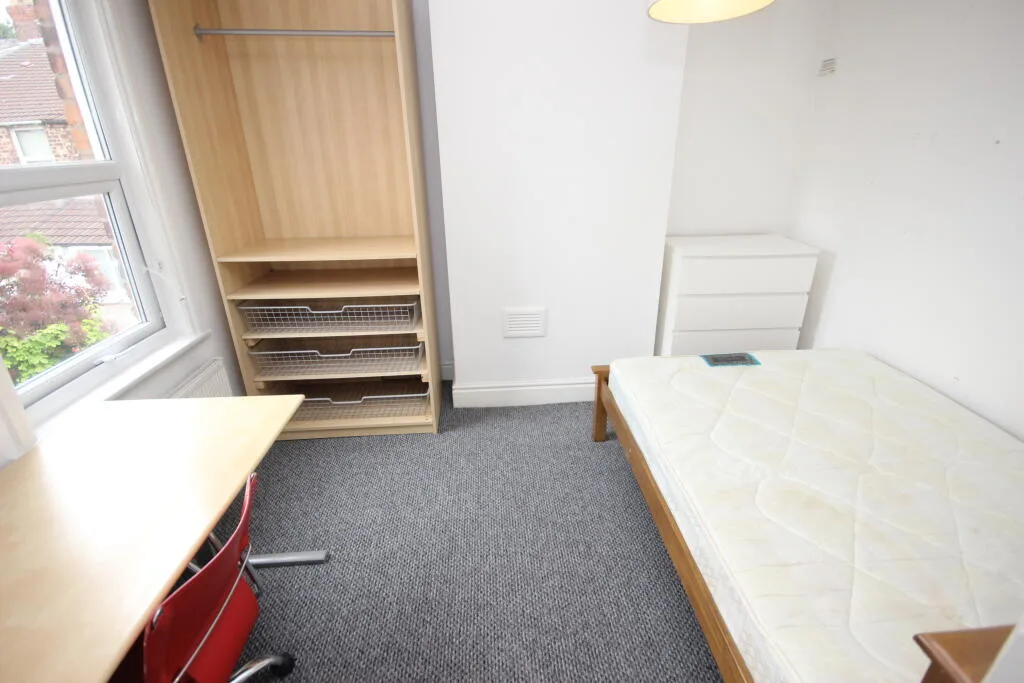 5 bedroom terraced house for rent