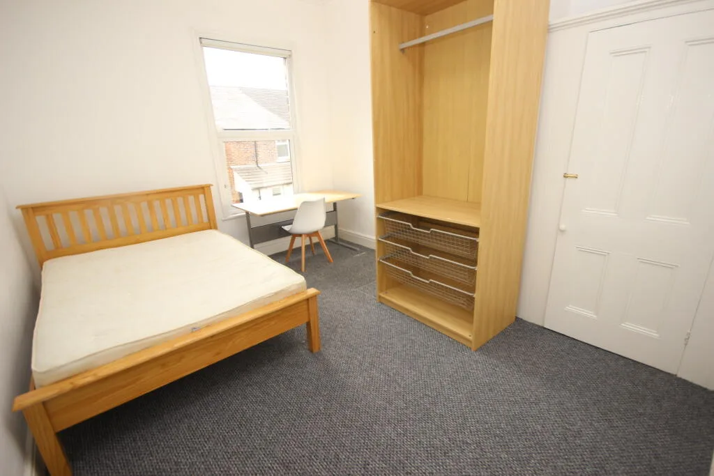 5 bedroom terraced house for rent