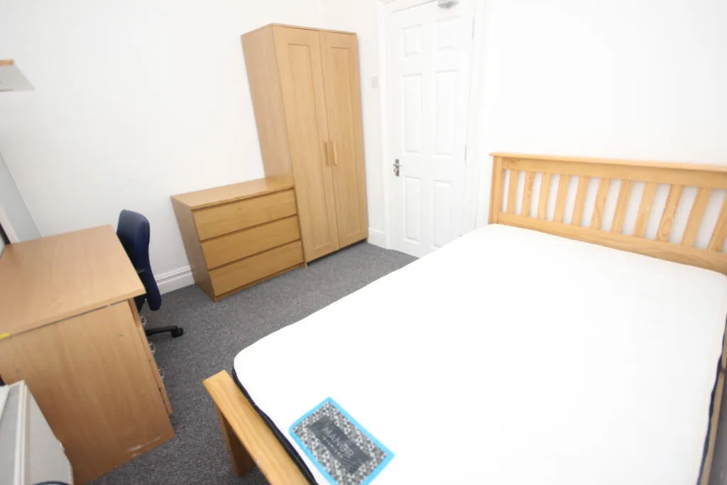 5 bedroom terraced house for rent