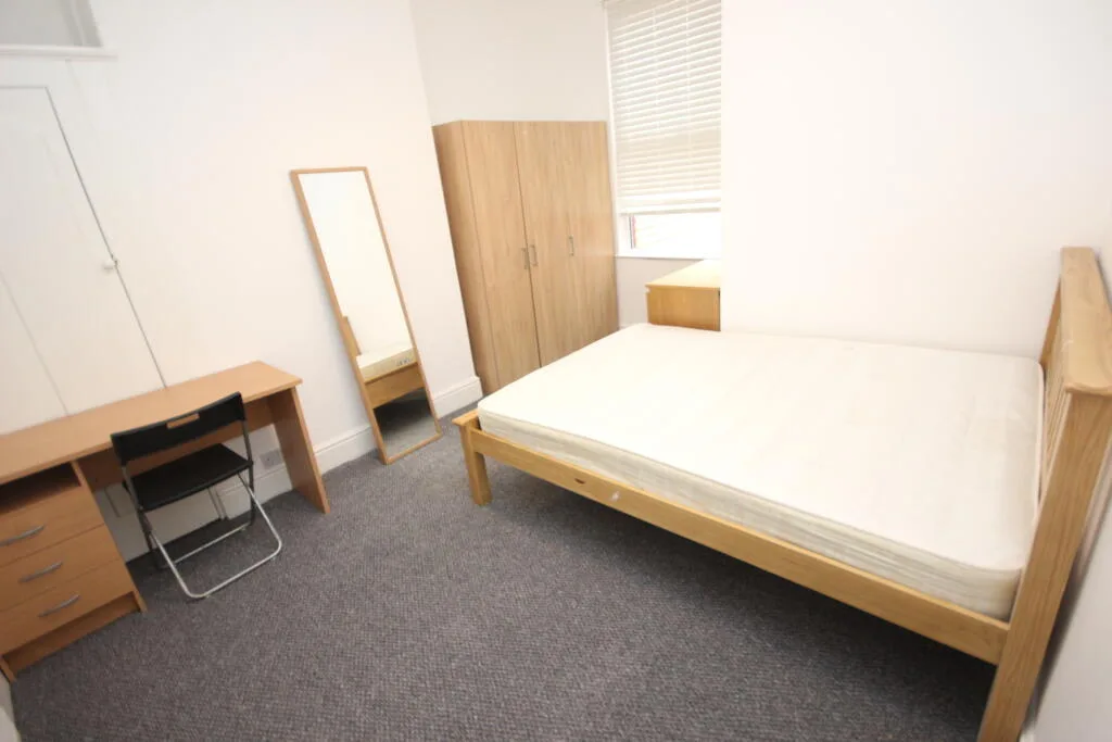 5 bedroom terraced house for rent