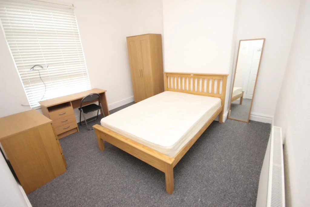 5 bedroom terraced house for rent