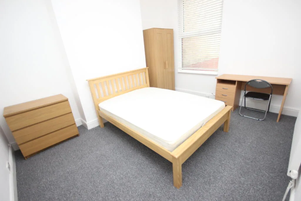 5 bedroom terraced house for rent
