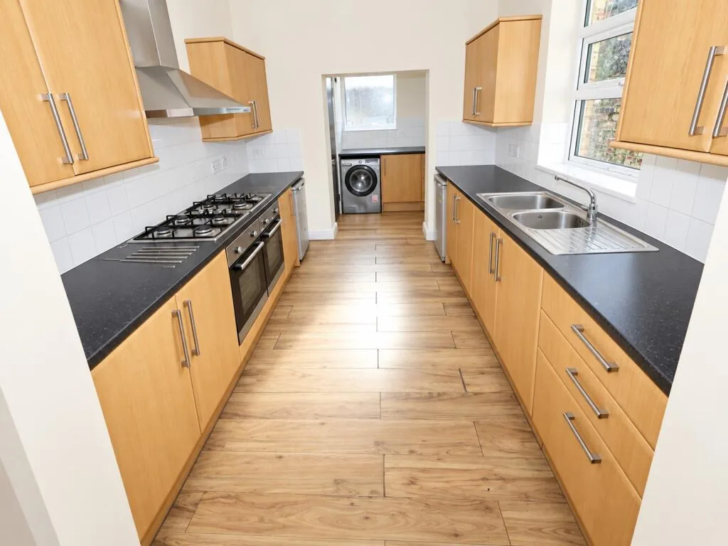 7 bedroom terraced house for rent